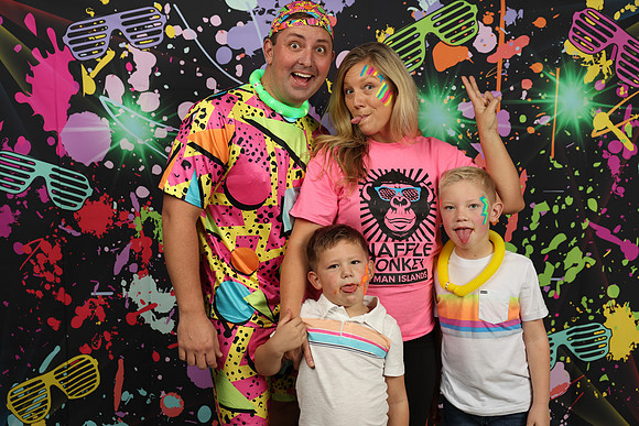 neonnight_manny_34