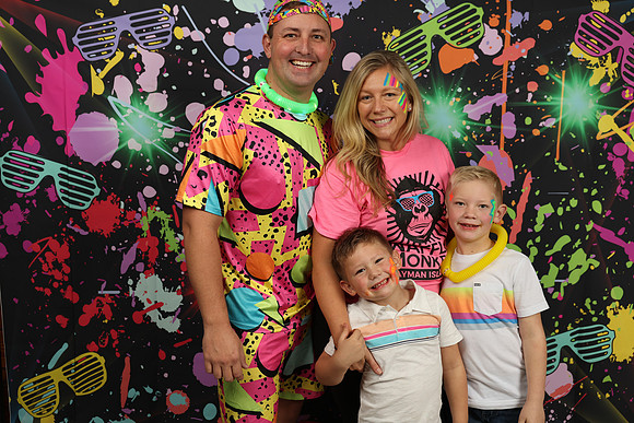 neonnight_manny_004